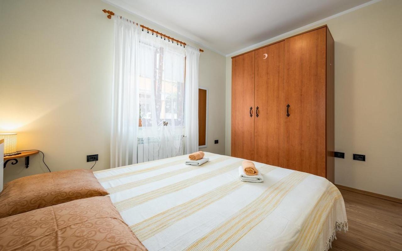 Iva House With Apartment Umag Buitenkant foto